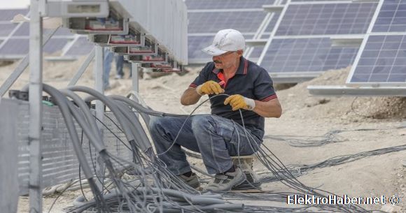 Yunanistan'dan Gne Enerji Hamlesi